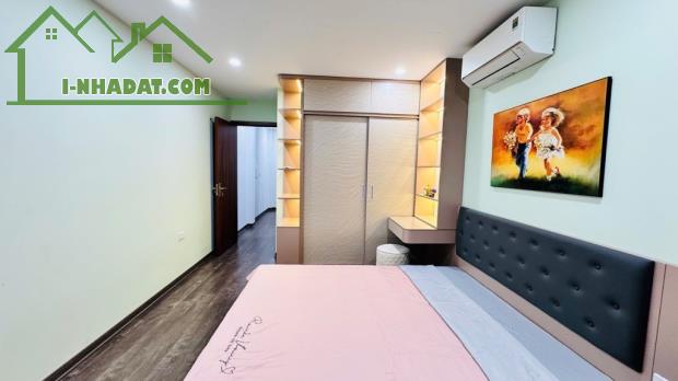 Trung tâm phường Bồ Đề ,nhà mới ở ngay, ô tô đỗ cổng, full nội thất , Diện tích 31m2 - 1