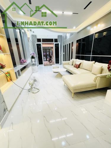 Bán nhà Âu Dương Lân, Quận 8 - 66m2, 3 tầng, hẻm xe hơi, 6 tỷ 2 - 1