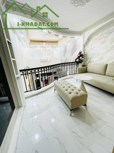 Bán nhà Âu Dương Lân, Quận 8 - 66m2, 3 tầng, hẻm xe hơi, 6 tỷ 2 - 2