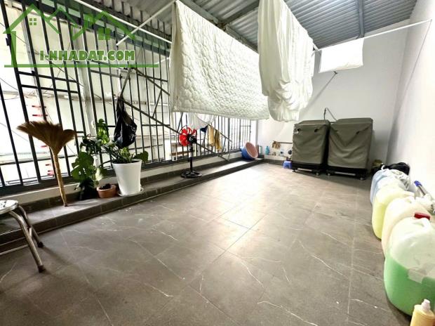 NHÀ MẶT TIỀN ĐƯỜNG NGANG 6M . SỔ HỒNG RIÊNG NỞ HẬU - CÔNG NHẬN ĐỦ 207M2 - 5