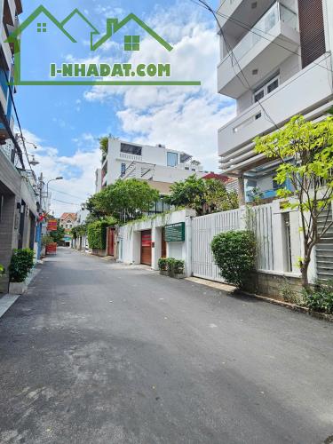 Bán nhà mặt tiền 793 Trần Xuân Soạn vào 100m,P.Tân Hưng,Q7 giá 12,5 tỷ.