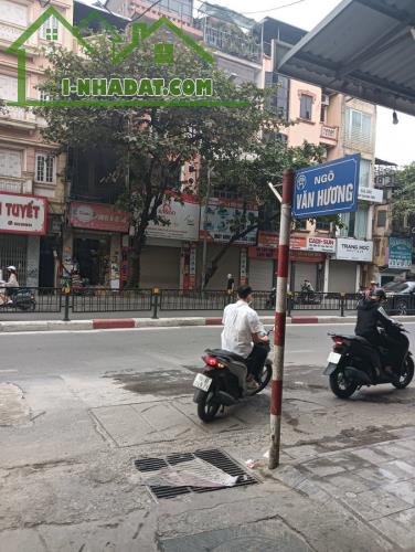 BÁN NHÀ VĂN HƯƠNG, ĐỐNG  ĐA, DT 25 M , VỊ TRÍ SÁT PHỐ, TẦM TIỀN BẠT  TRUNG TÂM ĐỐNG ĐA NHỈ