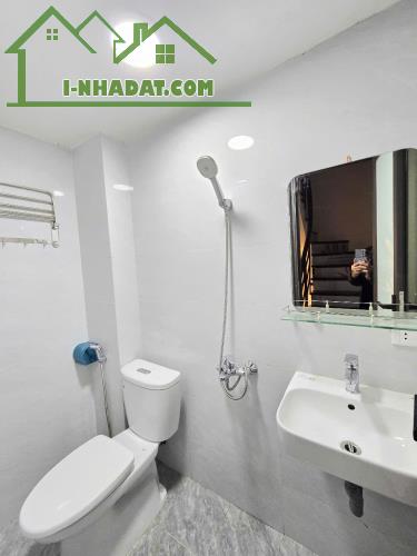 CỰC HIẾM, NHÀ MỚI ĐẸP PHỐ GIÁP BÁT, 5 TẦNG, NGÕ THÔNG 2.2M, SÁT CHỢ, SỔ CC - HƠN 6 TỶ!