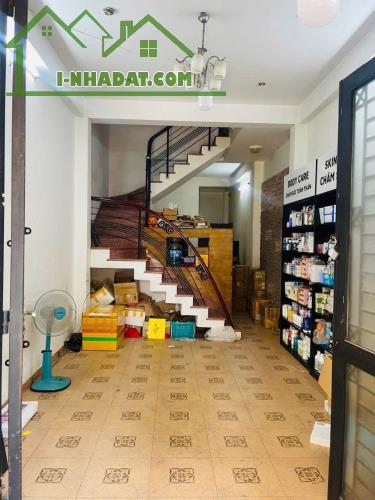 Cho thuê nhà 4 tầng, 4pn, HXT Cách Mạng Tháng 8 P7 Tân Bình - 2
