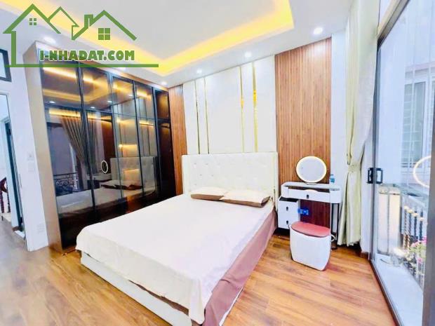 BÁN NHÀ KHU ĐẦM TRẤU, VỈA HÈ 5M, Ô TÔ ĐỖ CỬA, KINH DOANH, 40M2 GIÁ 10.X TỶ - 4