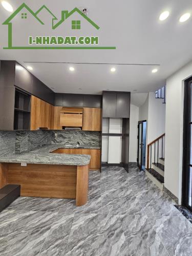 BÁN NHÀ 5 TẦNG FULL NỘI THẤT – PHỐ VIỆT HƯNG, LONG BIÊN