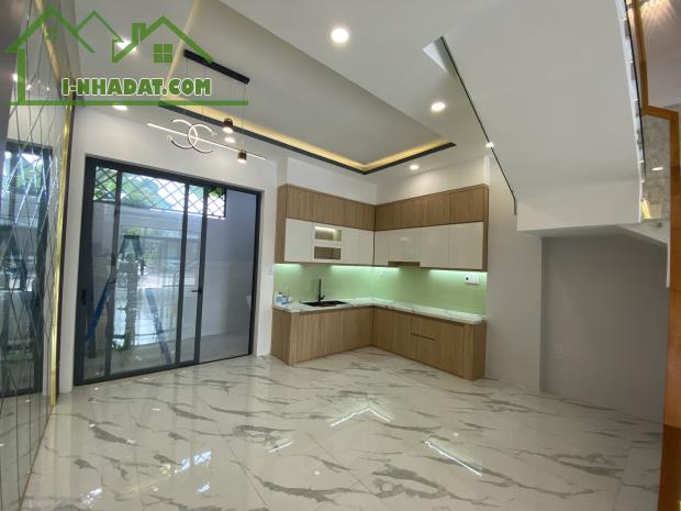 Giảm chào 400 triệu, bán nhà Dĩ An, 3 tầng 4 PN, Hoàn công 4 tỷ nhỉnh - 3