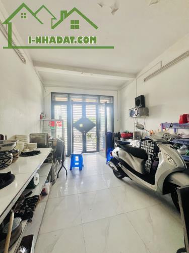 Bán nhà mặt tiền Ba Đình P9 Q8. 97m2[4.5 ×22] 3 tầng đúc, không quy hoạch, nhỉnh 14 Tỷ. TL - 2