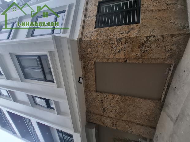 Bán nhà ngọc thụy 6 tầng thang máy gara ô tô lô góc 10 phút sang phố cổ