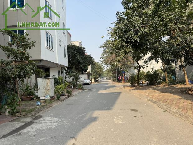 Bán lô đất 60m2 khu TĐC Trâu Quỳ, lô giáp góc, gần đường 22m, vị trí cực đẹp.