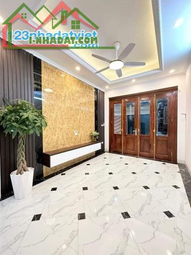 Chỉ cần xách vali về ở luôn , 32m x 5 tầng giá chỉ hơn 4 tỷ