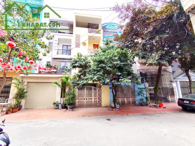 Bán nhà phân lô Quán Nam, 90m2, 4 tầng sân cổng, đường 12m, Giá 7.6 tỉ