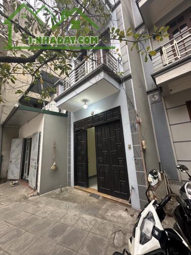 Bán nhà Thanh Am, Long Biên, ô tô vào nhà, kinh doanh, ngõ thông 3 tầng, 50m2