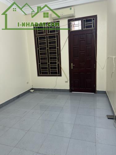Bán nhà Thanh Am, Long Biên, ô tô vào nhà, kinh doanh, ngõ thông 3 tầng, 50m2 - 4