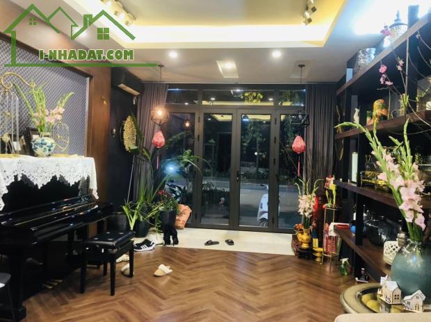Bán Nhà Mặt Phố Bưởi Ba Đình 55m5T 2MT 5m Vỉa Hè 2 THOÁNG Tặng Nội Thất 18 Tỷ Đường Bưởi.