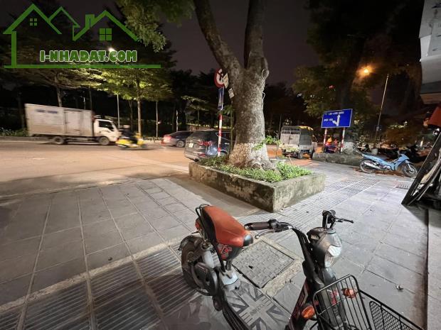Bán Nhà Mặt Phố Bưởi Ba Đình 55m5T 2MT 5m Vỉa Hè 2 THOÁNG Tặng Nội Thất 18 Tỷ Đường Bưởi. - 1
