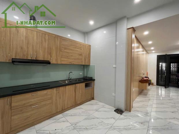 Bán nhà 40m giá chỉ 6ty8 cực đẹp tại Quốc Tử Giám, Đống Đa - 1