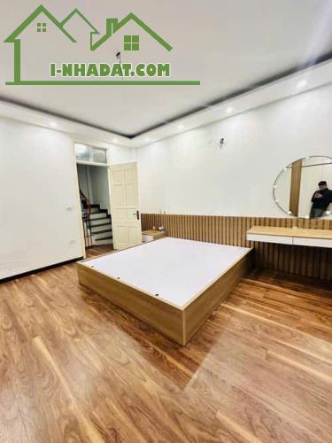 SIÊU PHẨM CẦU GIẤY  - NHÀ ĐẸP DÂN XÂY - NGÁCH THÔNG - FULL NỘI THẤT 90% - Ô TÔ ĐỖ CỔNG