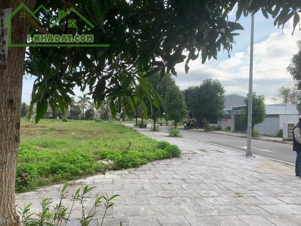 BÁN ĐẤT MẶT TIỀN ĐƯỜNG  BÊN TRONG CHỢ HÀNG RƯỢU - 1 TỶ 5XX - 1