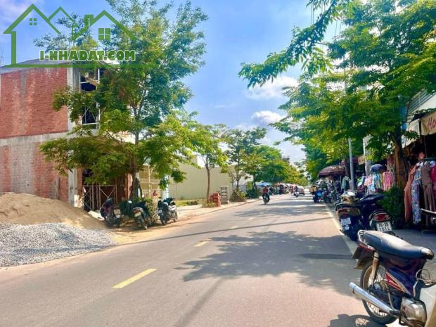 BÁN ĐẤT MẶT TIỀN ĐƯỜNG  BÊN TRONG CHỢ HÀNG RƯỢU - 1 TỶ 5XX - 2