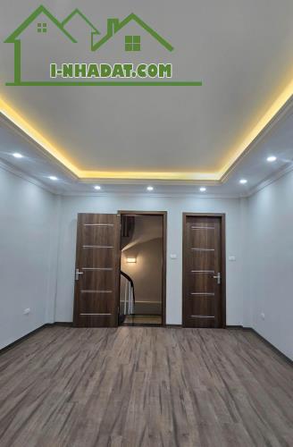 TRƯƠNG ĐỊNH, SÁT Ô TÔ, BA BƯỚC CHÂN RA MẶT PHỐ CÁCH BÃI ĐỖ XE 30M 5 TẦNG 40M2 7,6 TỶ - 1