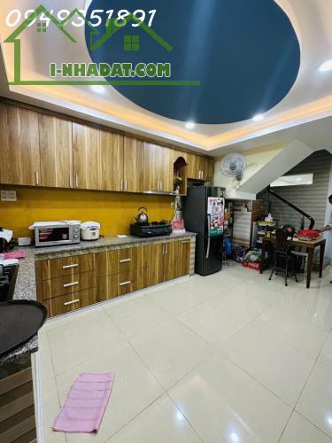 NHÀ HXH 3TẦNG 68M2 SHR HOÀN CÔNG ĐỦ GIÁ 8,3TỶ