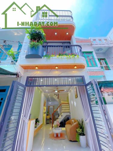 Nhà Ngang 4.6m (Nở Hậu 5.6m), Cách 1 Căn Nhà Ra MẶt Tiền Đường, Ngay Chợ Phạm Văn Hai