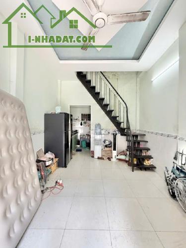 Giáp Quận 10, Hiếm nhà bán, Hẻm xe hơi, 3 Tầng, Nhỉnh 3 tỷ - 1