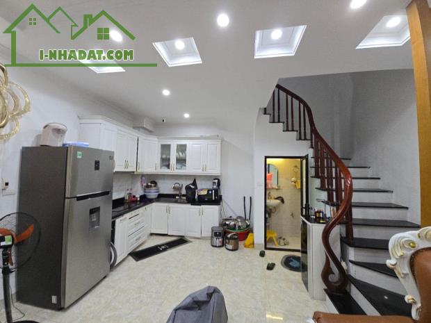 Nhà đẹp Thạch Bàn 38m 5tầng MT 4,5m Nội Thất Vip - Oto đỗ cửa 5,x tỷ - 1