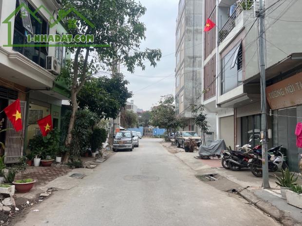 BÁN ĐẮT LA KHÊ HÀ ĐÔNG_PHÂN LÔ VỈA HÈ_LINH DOANH ĐỈNH CAO_TẶNG NHÀ CẤP 4_DT:50M_GIÁ 12,6TỶ - 2