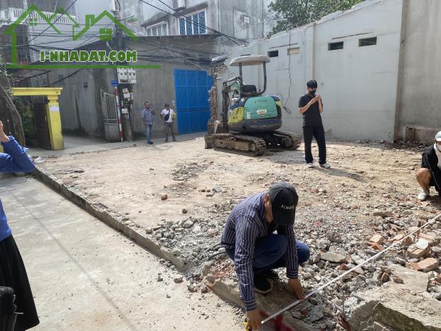 Bán 35m2 đất Cổ Nhuế, ô tô đỗ cửa, mặt ngõ thông ra khu đô thị, lô góc, 50m ra mặt phố,