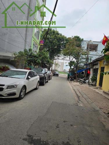 Cực Hiếm Hoàng Mai - Phân Lô Ô Tô Vào Nhà, Vỉa Hè Rộng- 3 Bước Ra Hồ