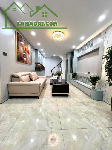 Hàng "Hiếm" Định công 5,66 tỷ cho 28m2 - 2