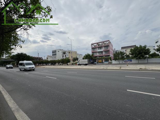 Bán nhà  MẶT TIỀN VÕ VĂN KIỆT 12x30M ngay WHITE PALACE. Nhỉnh 30 tỷ