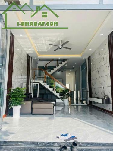 Nhà sổ riêng 3 tầng gần chợ Tân Hiệp - 1