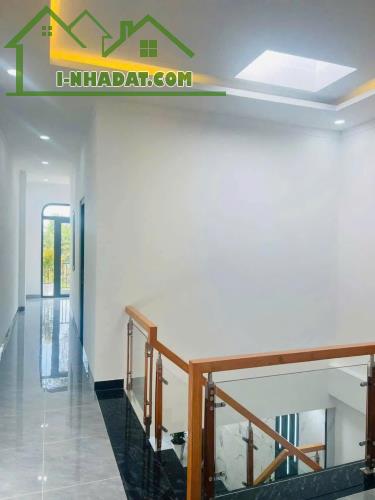 Nhà sổ riêng 3 tầng gần chợ Tân Hiệp - 2