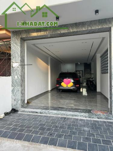 Bán nhà Nguyễn Văn Cừ-Long Biên,thang máy,gara oto,full nội thất,DT 38m,MT 4,2m, giá 9,3 - 1