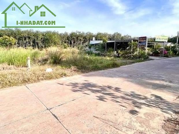 Đất thổ cư ngay ubnd 180m2 có 100m2 thổ cư giá 190 triệu đường lớn 12m