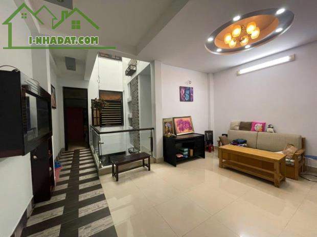 300M2 3 MẶT TIỀN SÁT QUẬN 1 - 10M x 30M - 1 HẦM 7 TẦNG - KINH DOANH - ĐẦU TƯ - 40 TỶ