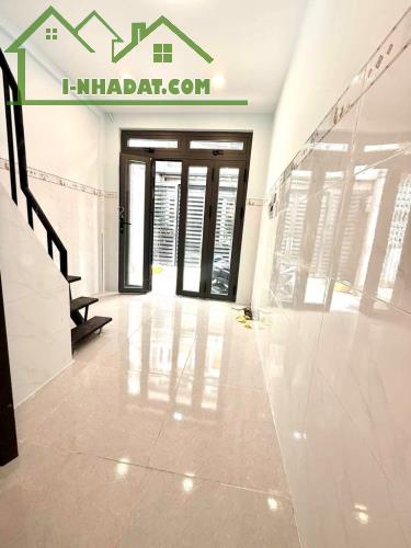 NHÀ 3 TẦNG ĐƯỜNG CÁCH MẠNG THÁNG 8 - Q 3 - HẺM THÔNG - DTSD GẦN 45M2 - 2PN - GIÁ 2.55 TỶ - 2