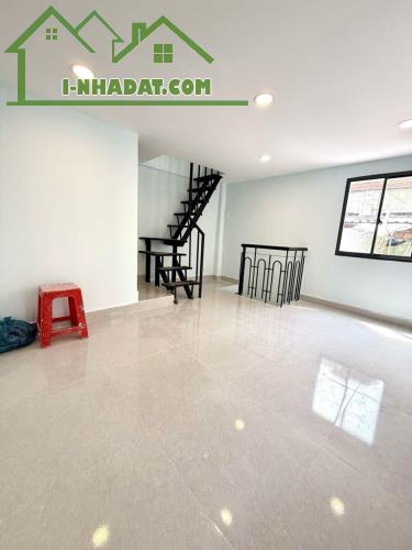 NHÀ 3 TẦNG ĐƯỜNG CÁCH MẠNG THÁNG 8 - Q 3 - HẺM THÔNG - DTSD GẦN 45M2 - 2PN - GIÁ 2.55 TỶ - 3