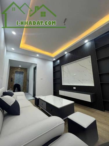 QUANG TIẾN ĐẠI MỖ - OTO ĐỖ 6 TẦNG THANG MÁY - GIÁ CHỈ CÓ NHỈNH 7 TỶ NHỎ - 2