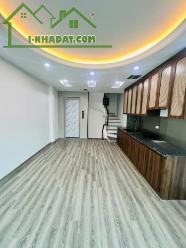 Siêu phẩm mới tinh, thang máy, sân rộng thênh thang, ngõ 95 Vũ Xuân Thiều, giá hơn 6 tỷ. - 1