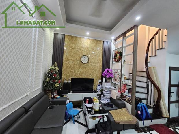 CHỈ 6 TỶ x - TRUNG TÂM VĂN QUÁN 5 TẦNG DT 37M2 NỘI THẤT Ở NGAY - MẶT PHỐ OTO ĐỖ CHỈ 10M