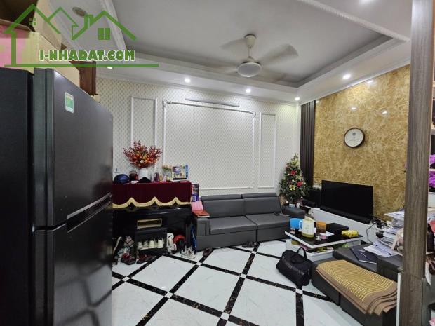 CHỈ 6 TỶ x - TRUNG TÂM VĂN QUÁN 5 TẦNG DT 37M2 NỘI THẤT Ở NGAY - MẶT PHỐ OTO ĐỖ CHỈ 10M - 1