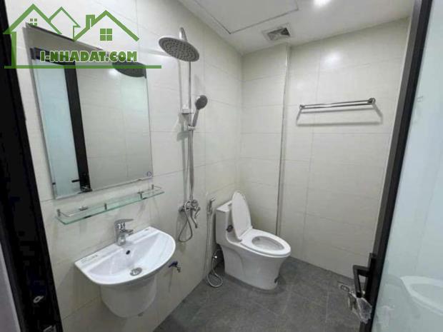 Bán nhà Ngọc Thuỵ, Q Long Biên, dân trí cao, lô góc 2 mặt thoáng ,ô tô đỗ cửa