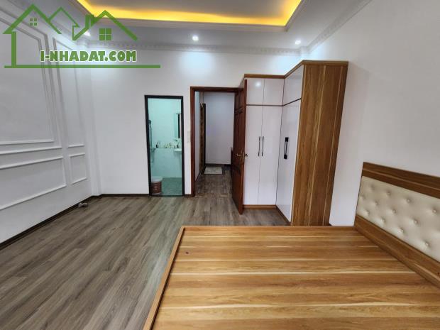 BÁN NHÀ Đào Tấn, 43mx6T, thang máy, chỉ 8,8 tỷ.