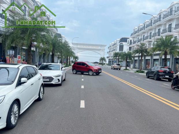 Nhà phố mặt tiền 1 trệt, 3 lầu cạnh đường DT769, sân bay Long Thành - 1