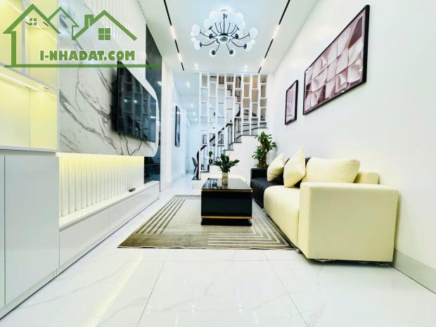 SIÊU HIẾM trong phân khúc 35m2 - 4 Tầng - gần phố Ô TÔ - Nhà mới, đẹp FULL NỘI THẤT - Xem