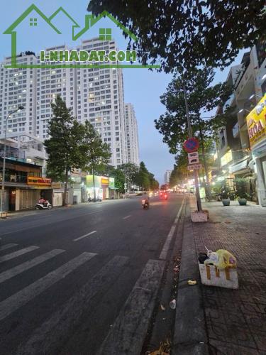 Bạn gấp nhà đẹp ở ngay Khu VIP MTKD Dương Quang Đông, 100m2, ngang 5m2, SHR, chỉ 21 tỷ.